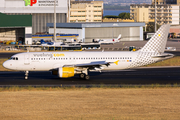 Vueling Airbus A320-216 (EC-KHN) at  Lisbon - Portela, Portugal