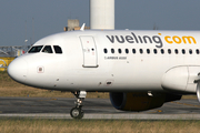 Vueling Airbus A320-216 (EC-KHN) at  Lisbon - Portela, Portugal