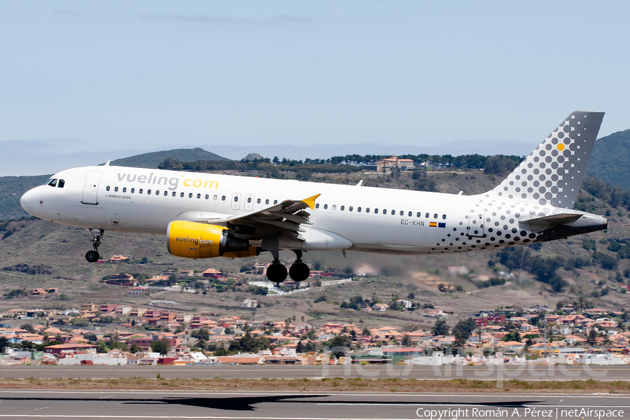 Vueling Airbus A320-216 (EC-KHN) | Photo 285965