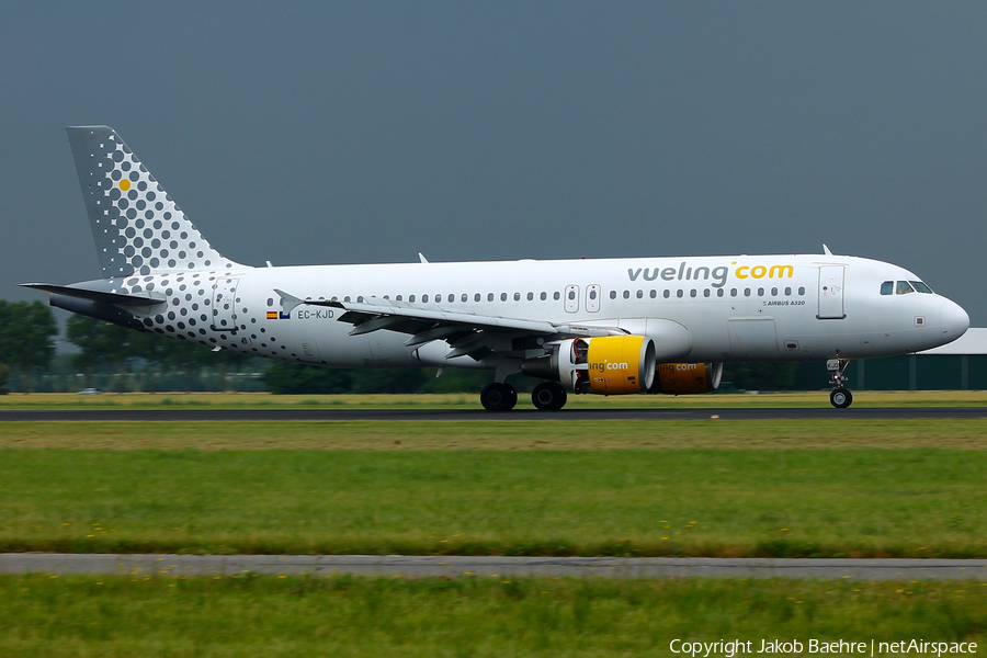 Vueling Airbus A320-216 (EC-KJD) | Photo 173509