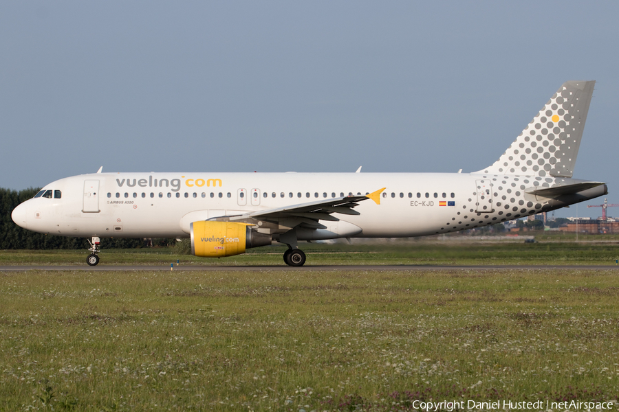 Vueling Airbus A320-216 (EC-KJD) | Photo 651103