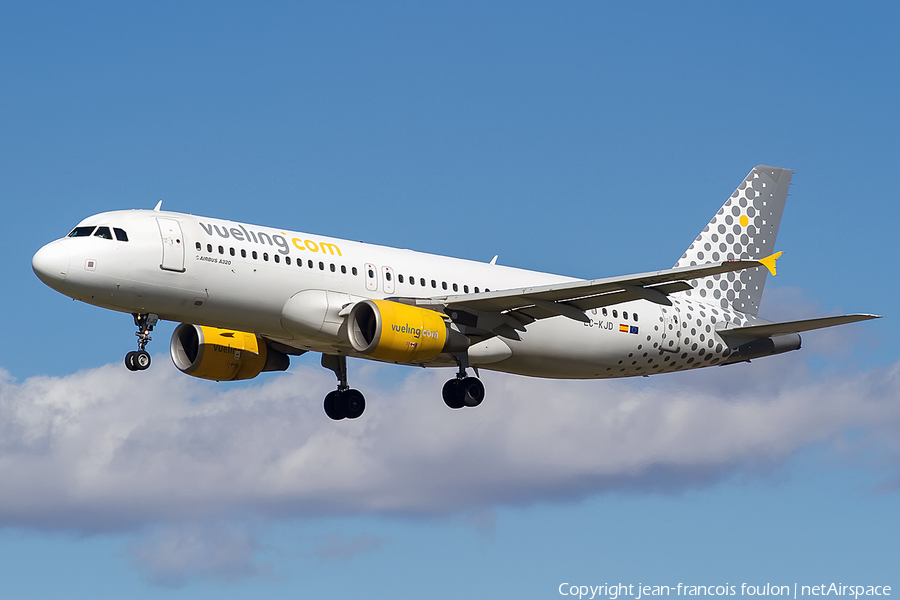 Vueling Airbus A320-216 (EC-KJD) | Photo 156625