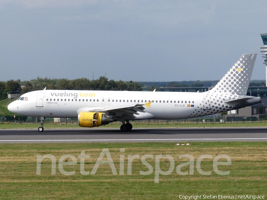 Vueling Airbus A320-216 (EC-KJD) | Photo 261806