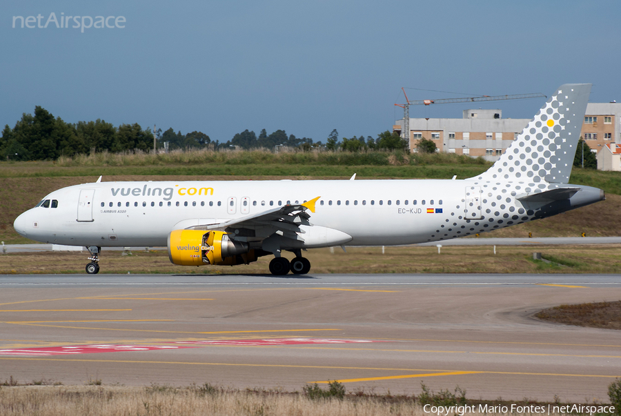 Vueling Airbus A320-216 (EC-KJD) | Photo 318821