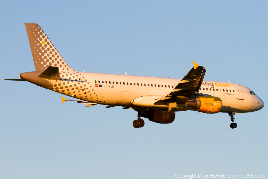 Vueling Airbus A320-216 (EC-KJD) | Photo 9427