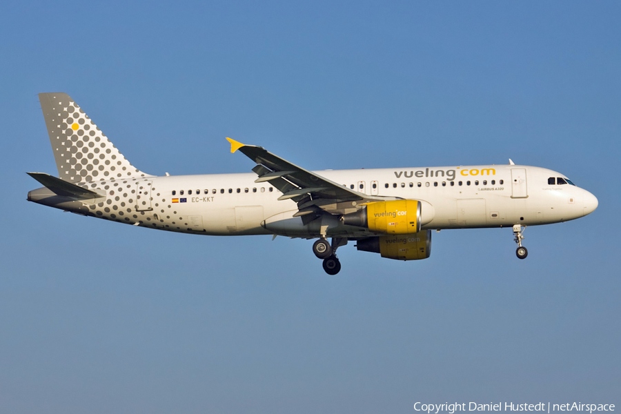 Vueling Airbus A320-214 (EC-KKT) | Photo 544955