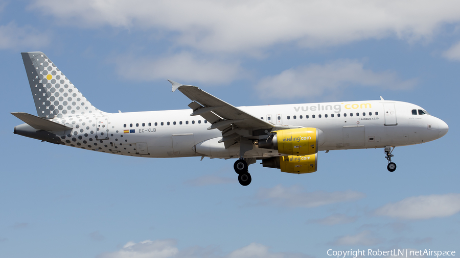 Vueling Airbus A320-214 (EC-KLB) | Photo 594813