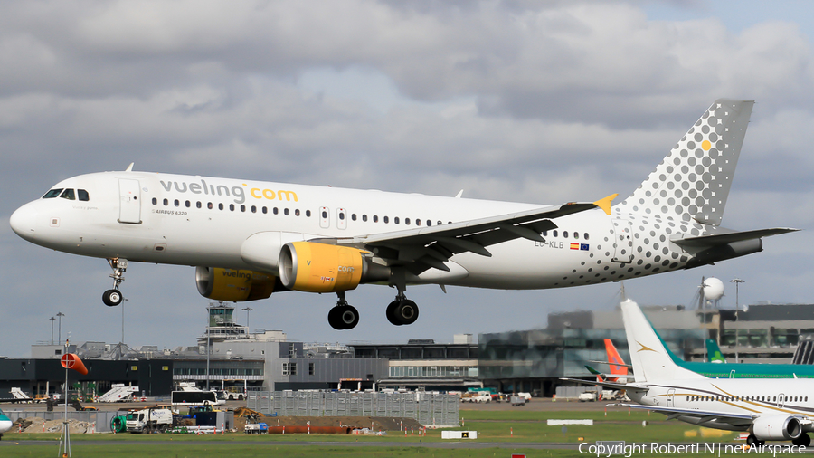 Vueling Airbus A320-214 (EC-KLB) | Photo 593064