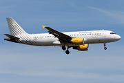 Vueling Airbus A320-214 (EC-KLB) at  Rome - Fiumicino (Leonardo DaVinci), Italy