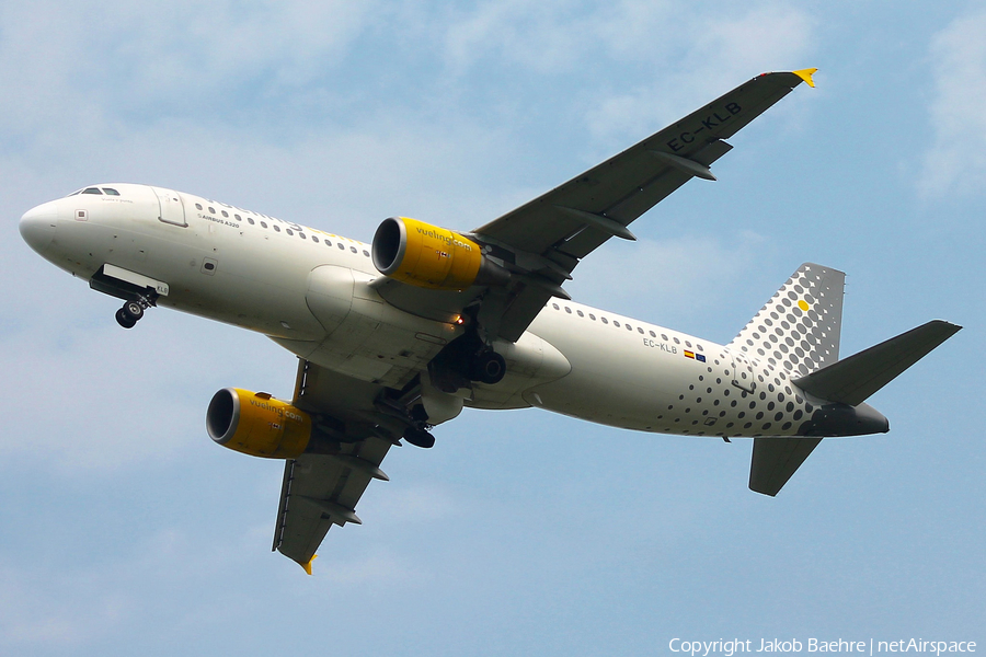 Vueling Airbus A320-214 (EC-KLB) | Photo 163554