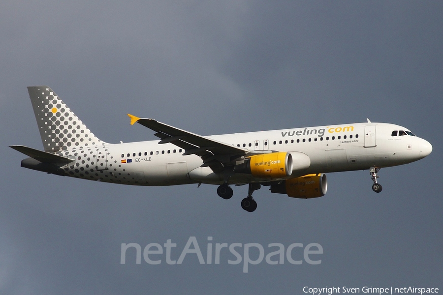 Vueling Airbus A320-214 (EC-KLB) | Photo 18046