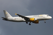 Vueling Airbus A320-214 (EC-KLB) at  Hamburg - Fuhlsbuettel (Helmut Schmidt), Germany