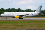 Vueling Airbus A320-214 (EC-KLB) at  Hamburg - Fuhlsbuettel (Helmut Schmidt), Germany