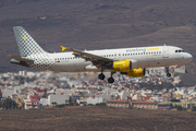 Vueling Airbus A320-214 (EC-KLB) at  Gran Canaria, Spain