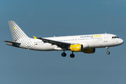 Vueling Airbus A320-214 (EC-KLB) at  Milan - Malpensa, Italy