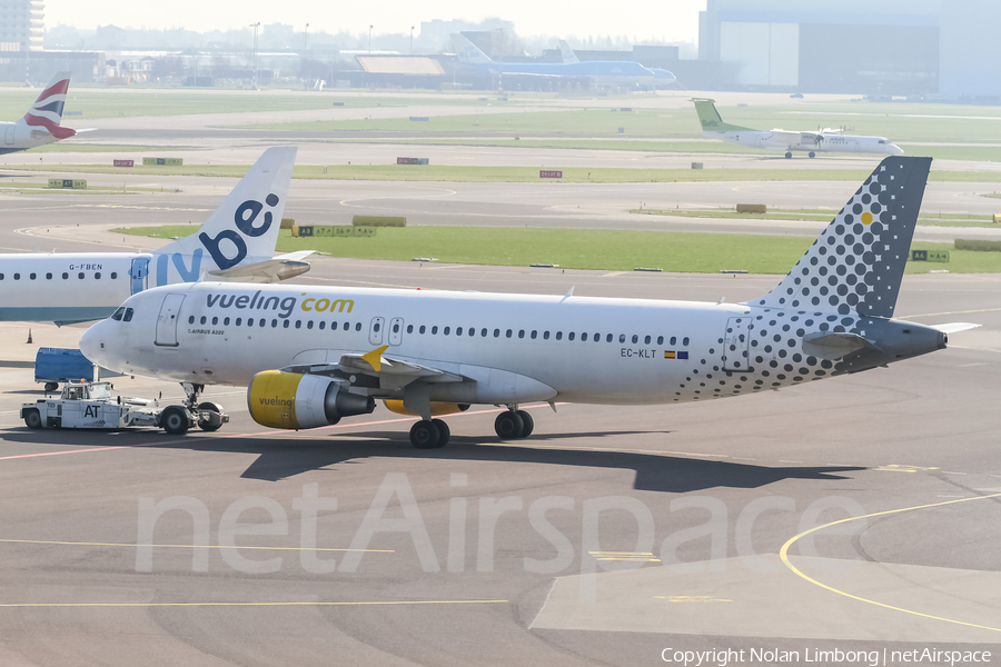Vueling Airbus A320-216 (EC-KLT) | Photo 384073