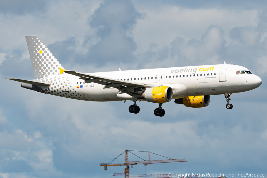 Vueling Airbus A320-216 (EC-KLT) | Photo 582242