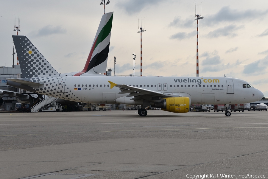 Vueling Airbus A320-216 (EC-KLT) | Photo 304520