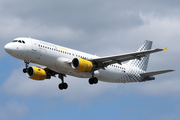 Vueling Airbus A320-216 (EC-KLT) at  London - Gatwick, United Kingdom