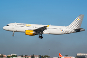 Vueling Airbus A320-216 (EC-KLT) at  Lisbon - Portela, Portugal