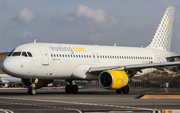 Vueling Airbus A320-216 (EC-KMI) at  Alicante - El Altet, Spain