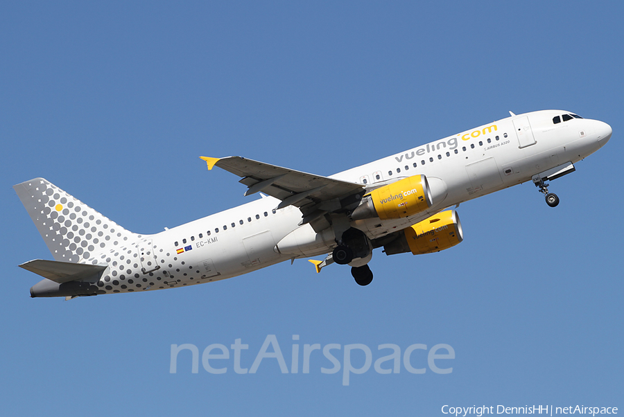 Vueling Airbus A320-216 (EC-KMI) | Photo 383860