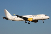 Vueling Airbus A320-216 (EC-KMI) at  Hamburg - Fuhlsbuettel (Helmut Schmidt), Germany