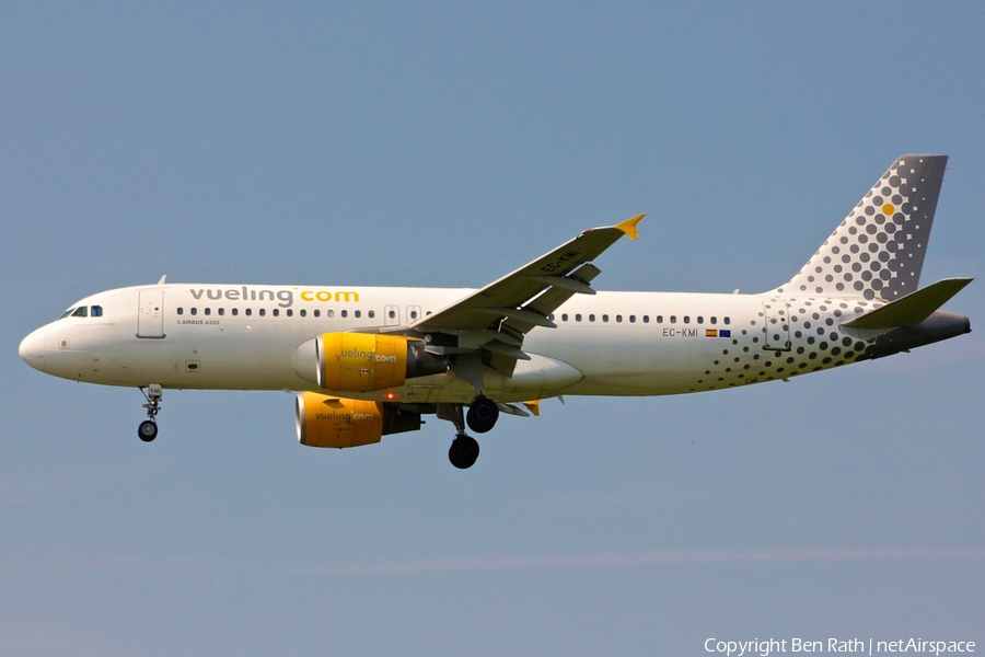 Vueling Airbus A320-216 (EC-KMI) | Photo 29553