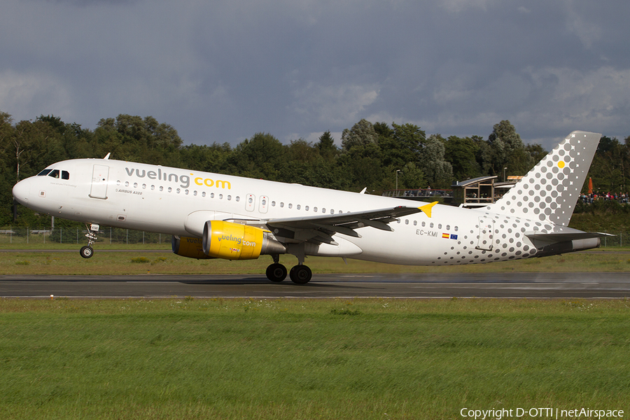 Vueling Airbus A320-216 (EC-KMI) | Photo 513120