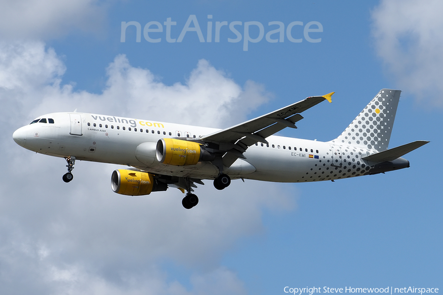 Vueling Airbus A320-216 (EC-KMI) | Photo 583556