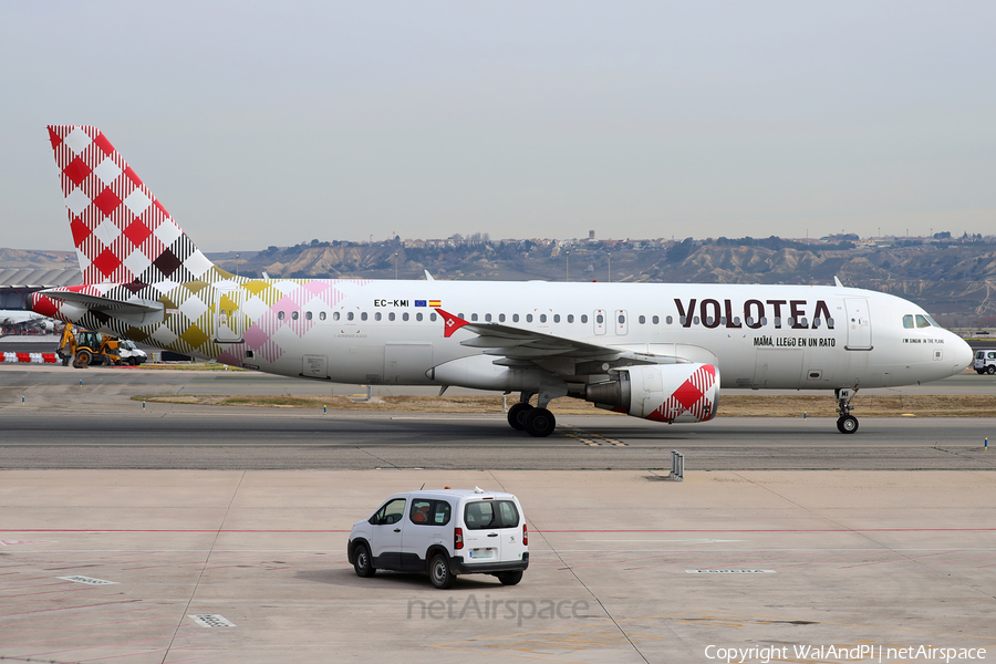 Vueling Airbus A320-216 (EC-KMI) | Photo 670305