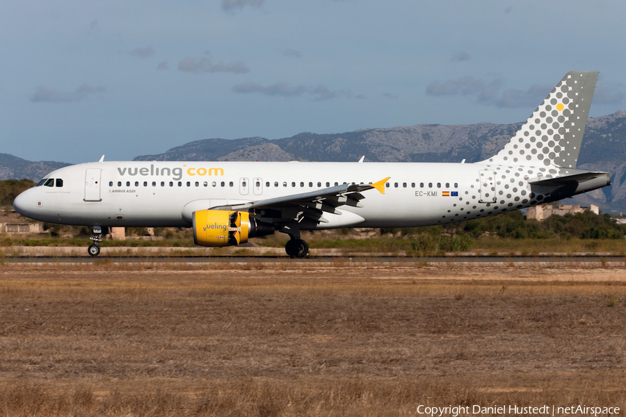 Vueling Airbus A320-216 (EC-KMI) | Photo 487643