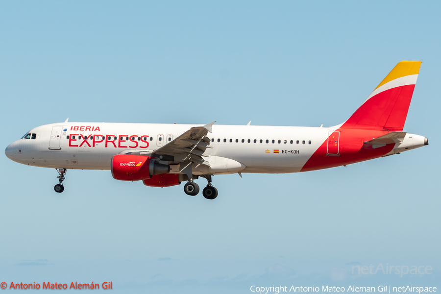 Iberia Airbus A320-214 (EC-KOH) | Photo 666799