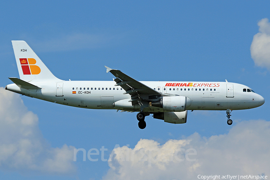 Iberia Express Airbus A320-214 (EC-KOH) | Photo 152408