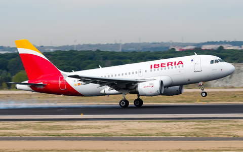 Iberia Airbus A319-111 (EC-KOY) at  Madrid - Barajas, Spain