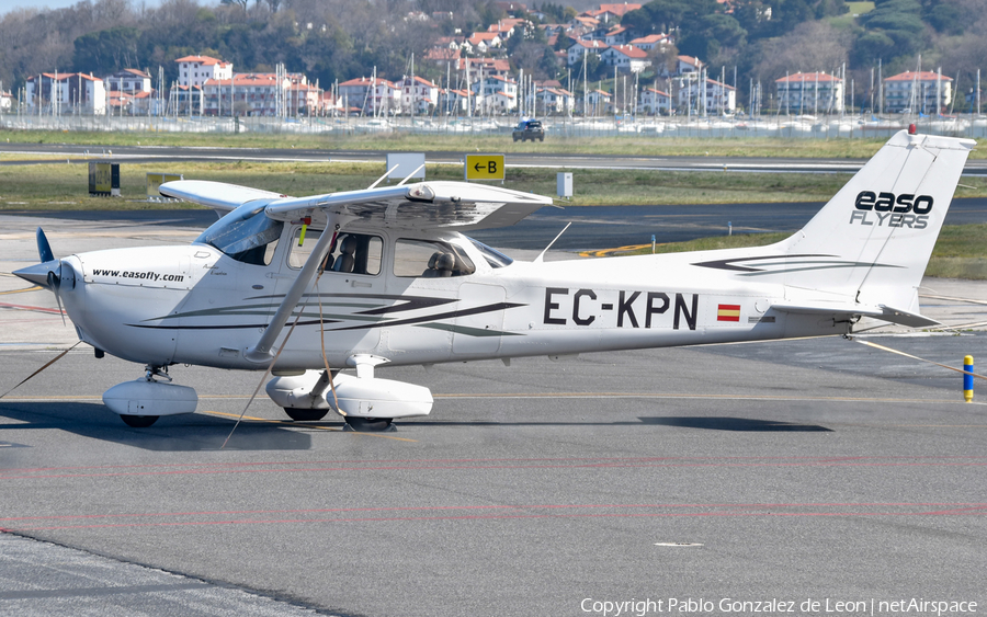 EasoFlyers Cessna 172S Skyhawk SP (EC-KPN) | Photo 341356