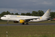 Vueling Airbus A320-214 (EC-KRH) at  Hamburg - Fuhlsbuettel (Helmut Schmidt), Germany