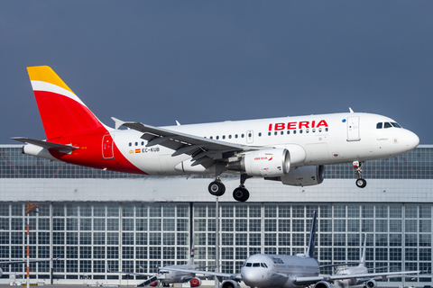 Iberia Airbus A319-111 (EC-KUB) at  Munich, Germany