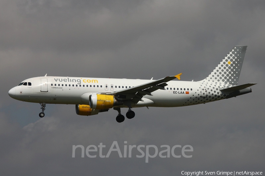 Vueling Airbus A320-214 (EC-LAA) | Photo 105729