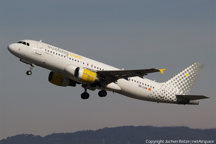 Vueling Airbus A320-214 (EC-LAA) | Photo 154596