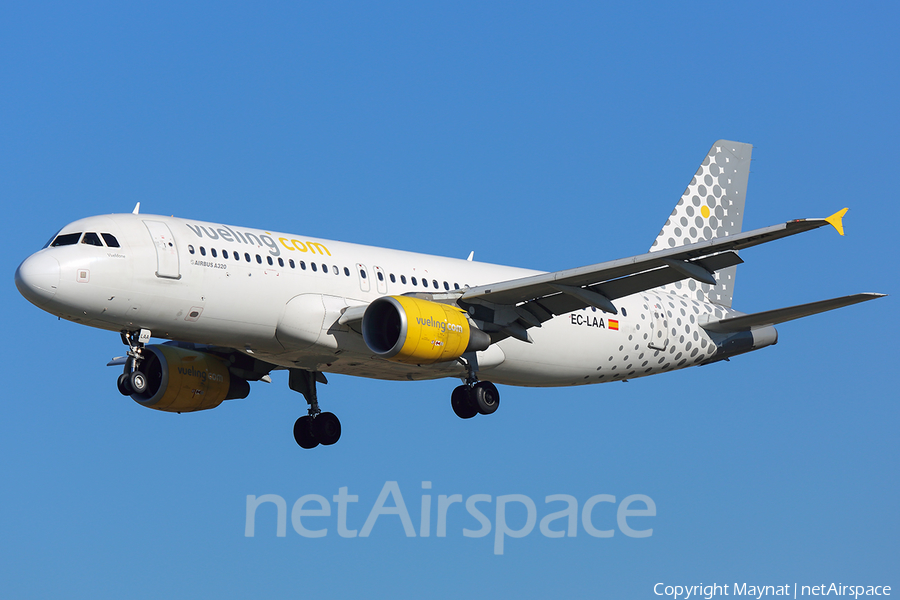 Vueling Airbus A320-214 (EC-LAA) | Photo 393352