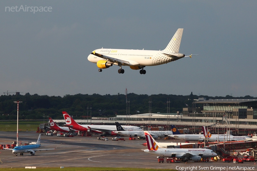 Vueling Airbus A320-214 (EC-LAA) | Photo 29688