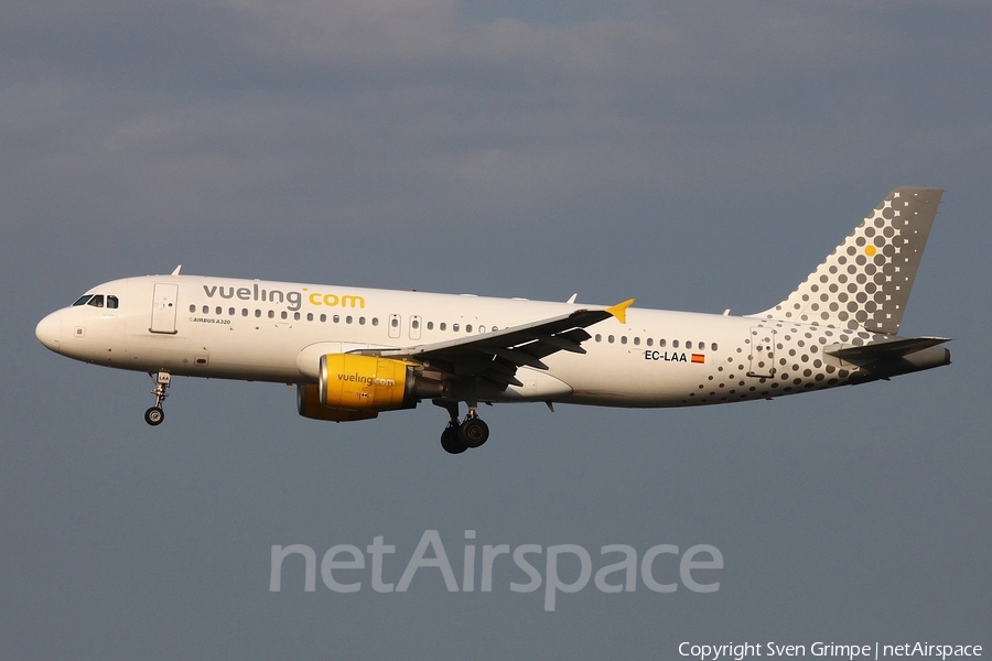 Vueling Airbus A320-214 (EC-LAA) | Photo 29692