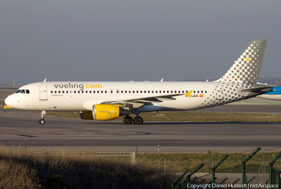 Vueling Airbus A320-214 (EC-LAA) | Photo 544333