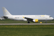Vueling Airbus A320-214 (EC-LAB) at  Copenhagen - Kastrup, Denmark