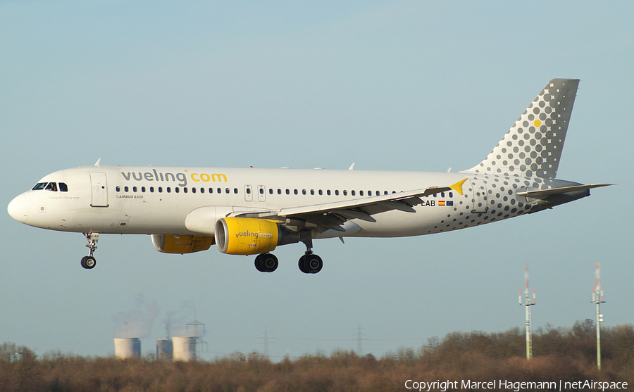 Vueling Airbus A320-214 (EC-LAB) | Photo 103515