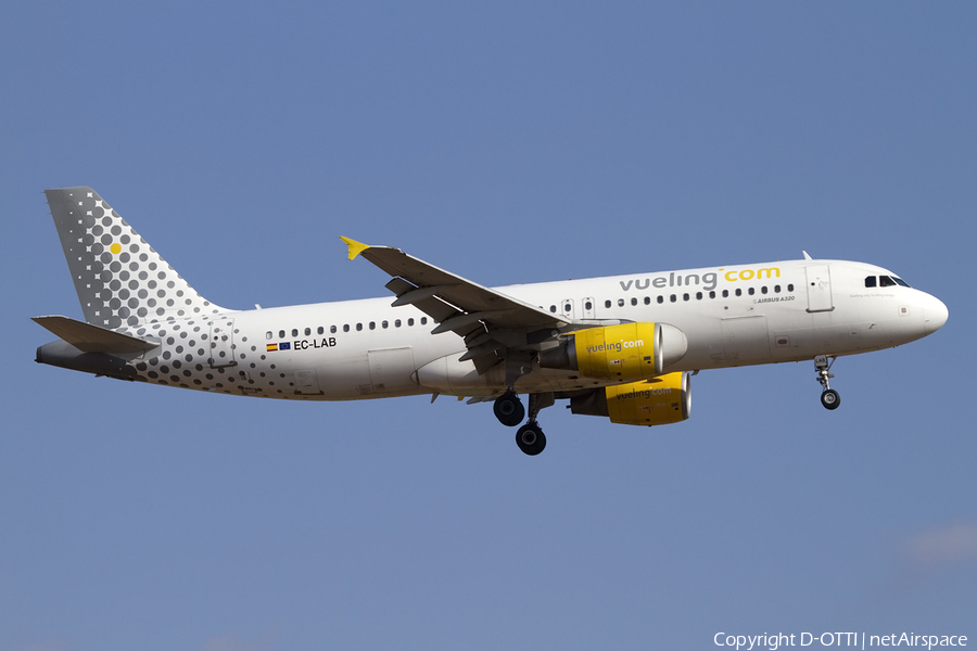 Vueling Airbus A320-214 (EC-LAB) | Photo 415488
