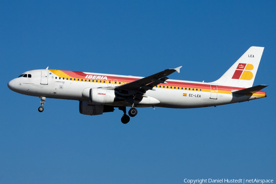 Iberia Airbus A320-214 (EC-LEA) | Photo 542018
