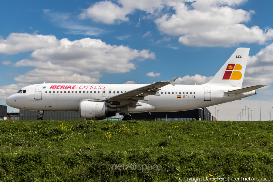 Iberia Express Airbus A320-214 (EC-LEA) | Photo 90792