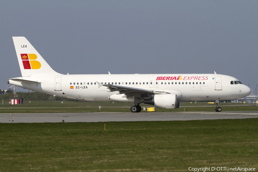 Iberia Express Airbus A320-214 (EC-LEA) | Photo 436101